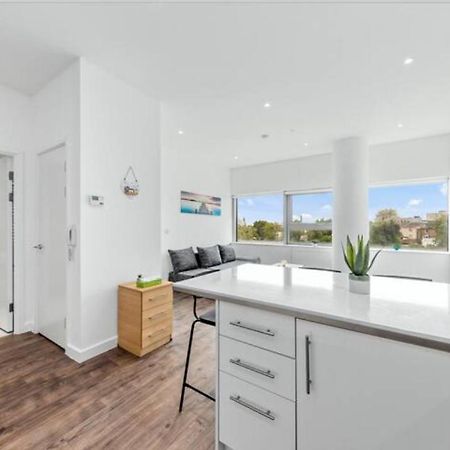 Airy 2Br Flat Delta London Dp332 Apartment Кройдон Екстериор снимка
