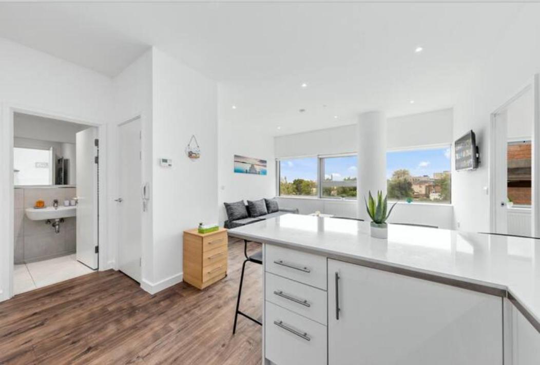Airy 2Br Flat Delta London Dp332 Apartment Кройдон Екстериор снимка