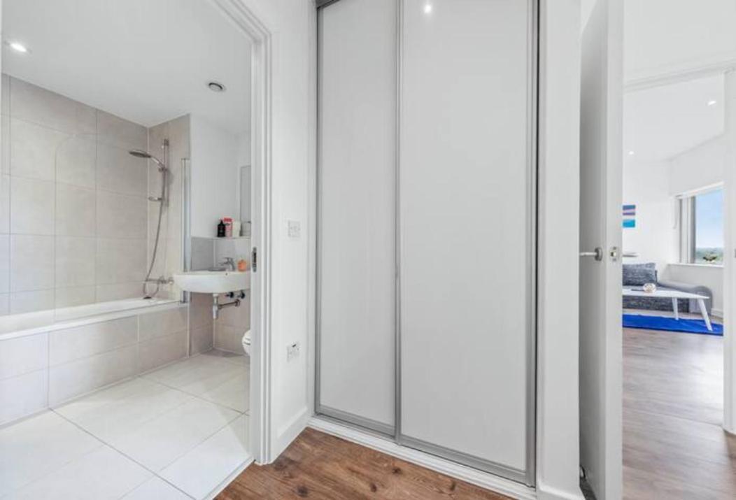 Airy 2Br Flat Delta London Dp332 Apartment Кройдон Екстериор снимка