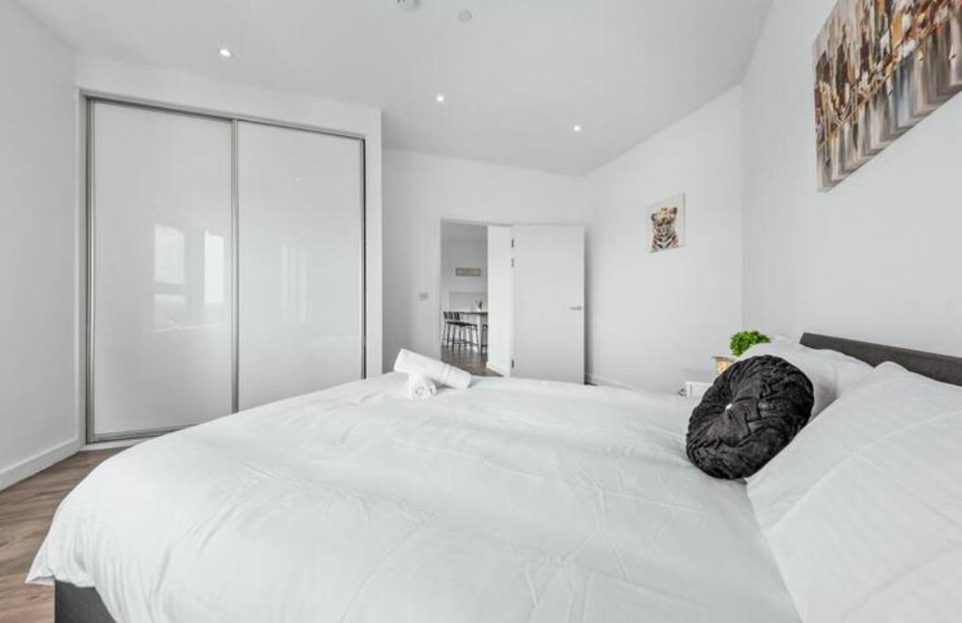 Airy 2Br Flat Delta London Dp332 Apartment Кройдон Екстериор снимка