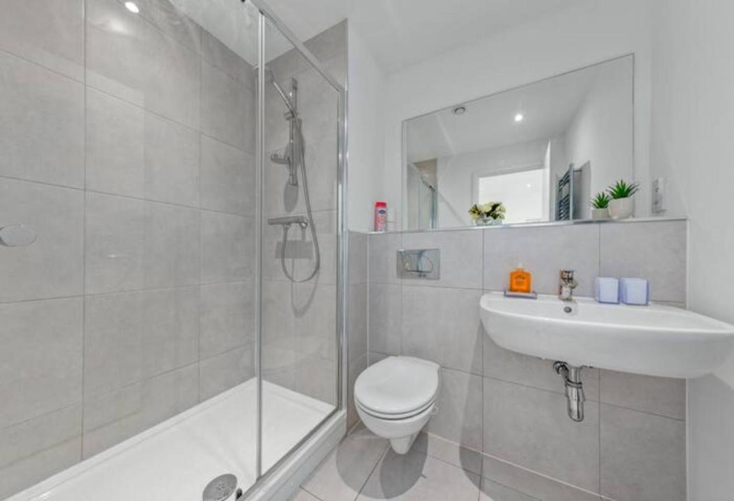 Airy 2Br Flat Delta London Dp332 Apartment Кройдон Екстериор снимка